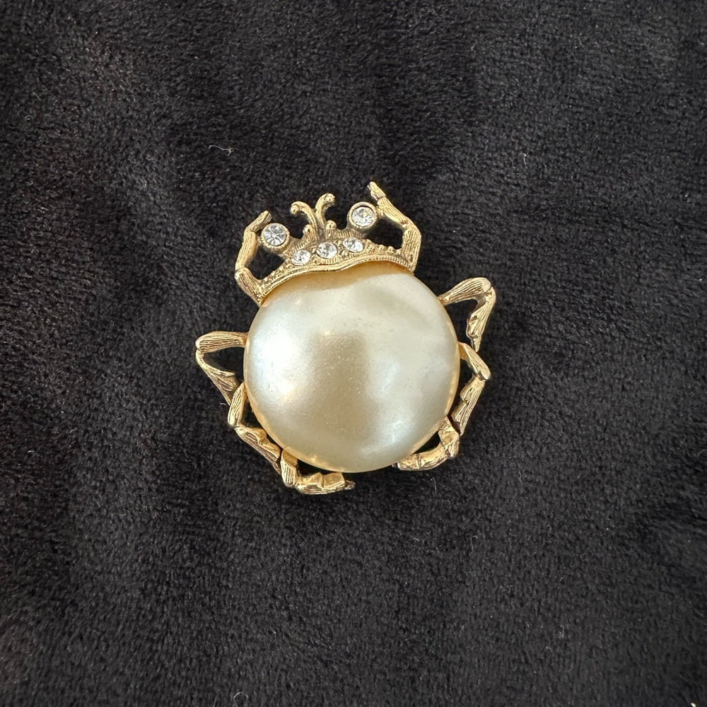 VTG - Faux Pearl & Gold Pin